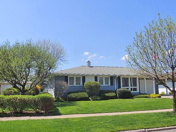 3rd image of 446 Lynbrook Ave