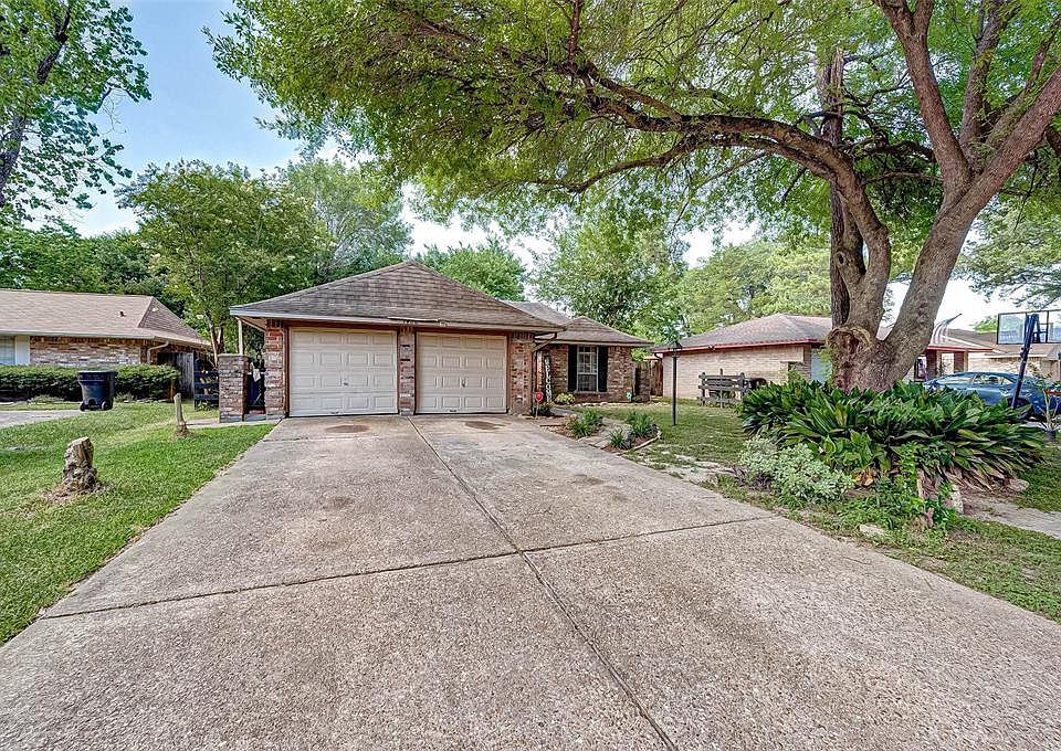1st image of 7406 Yellow Pine Dr