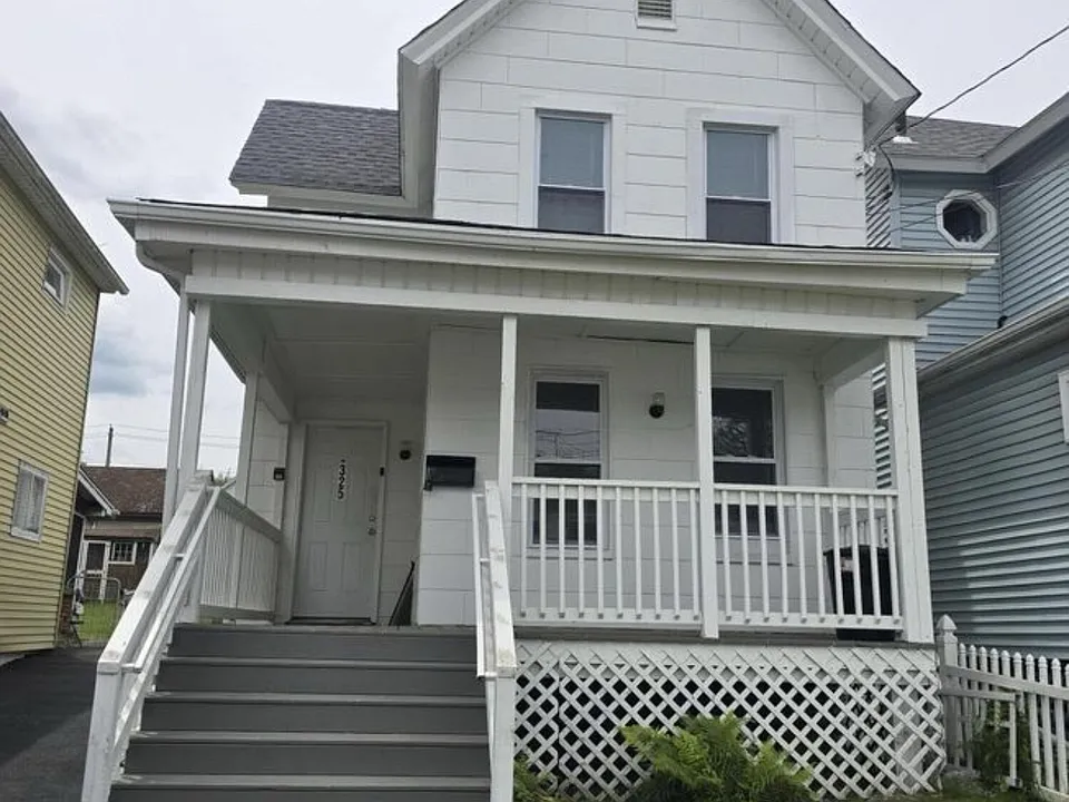 325 Ferdinand St