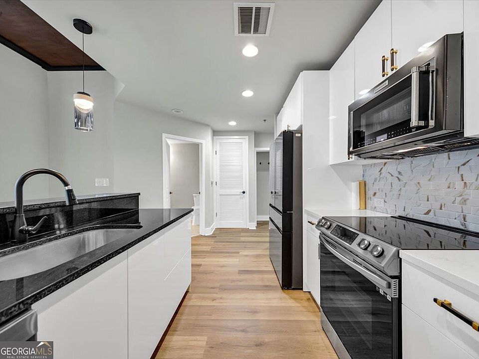 1st image of 3324 Peachtree Rd NE Unit 1018