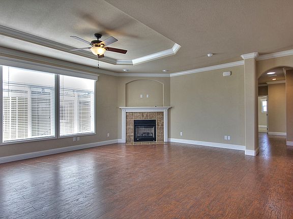 4th image of 209 Chateau La Salle Dr