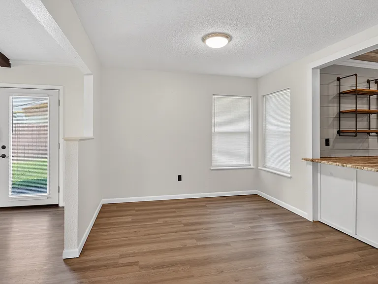 109 E Gladiola St — Photo 7