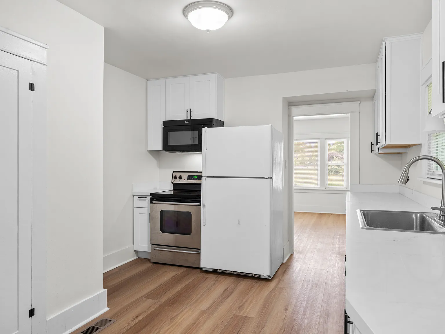 4 bed, 1712 sqft, $4,300 — Photo 2