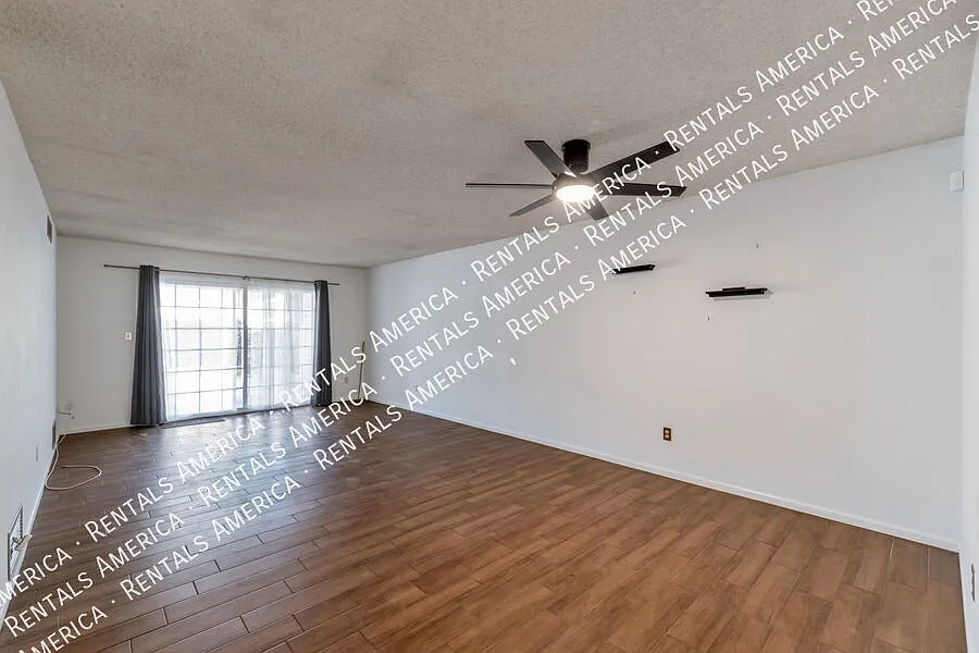 Single story townhome 2 bed 2 bath — Photo 2