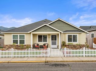 126 Suncrest Rd, Talent, OR 97540