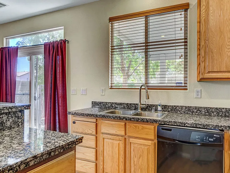 8737 Radiant Ruby Ave — Photo 15