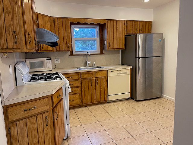 1st image of 139 Lamport Blvd