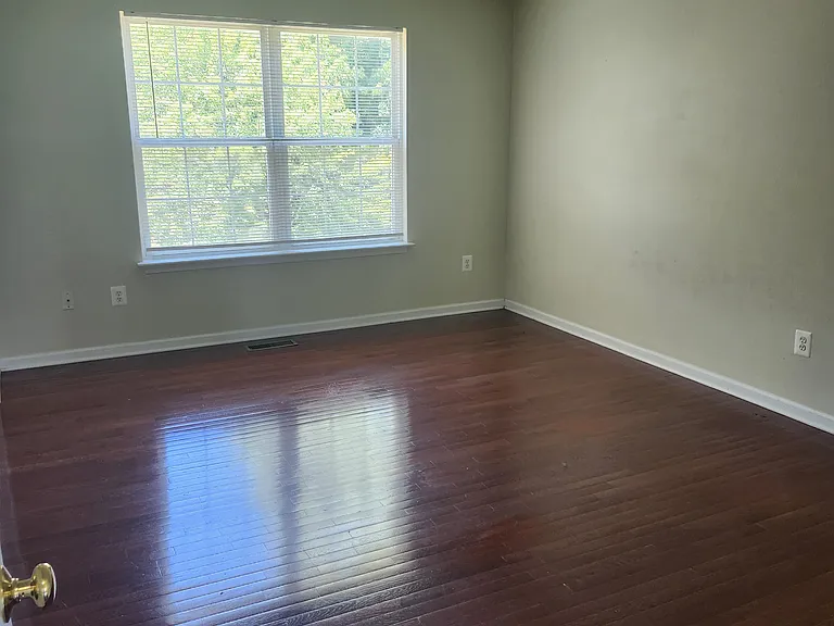 8 Pembroke Ln — Photo 12