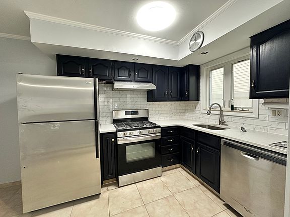 3rd image of 175 Queen St Floor 2