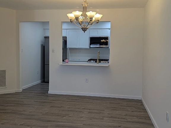 4th image of 33 Racquet Rd #33