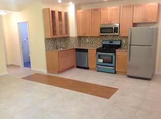 386 E 7th St, Brooklyn, NY 11218