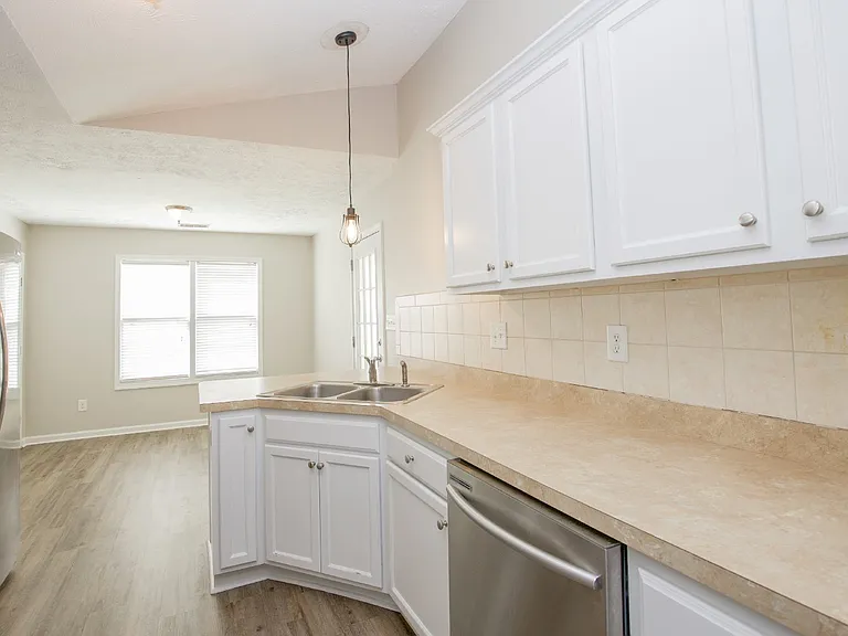 196 Lochwood Dr — Photo 13