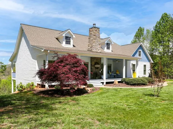 935 White Oak Dr, Warne, NC 28909