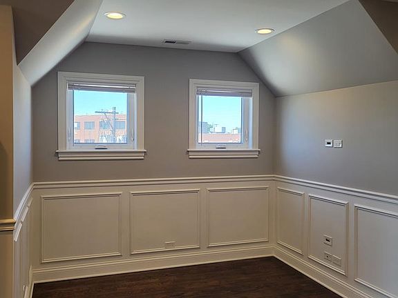 4th image of 3309 N Sacramento Ave Unit 3