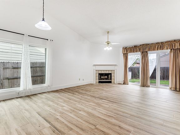 4th image of 4617 Feathercrest Dr