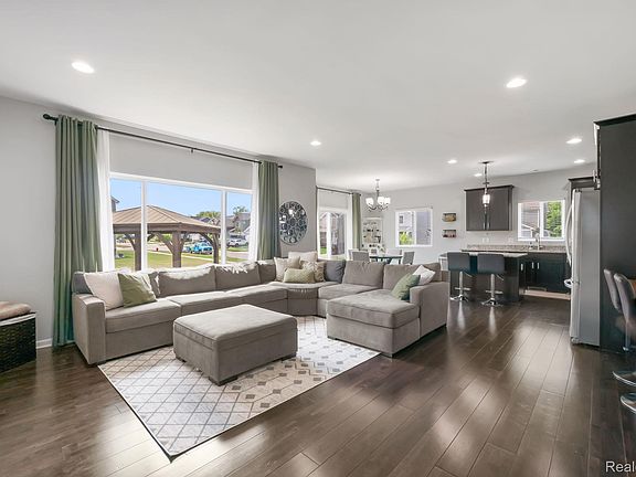 4th image of 368 Beaver Run