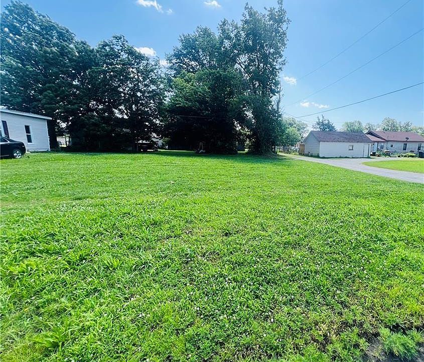 1st image of 1010 N Joplin St