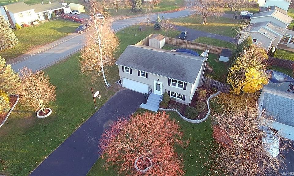 1st image of 9 Diana Dr
