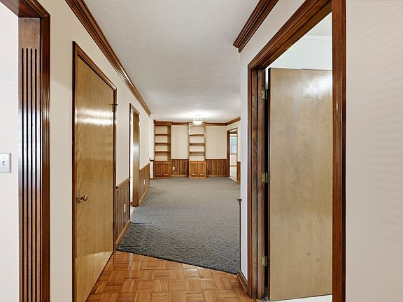 5th image of 2212 Acorn Ct