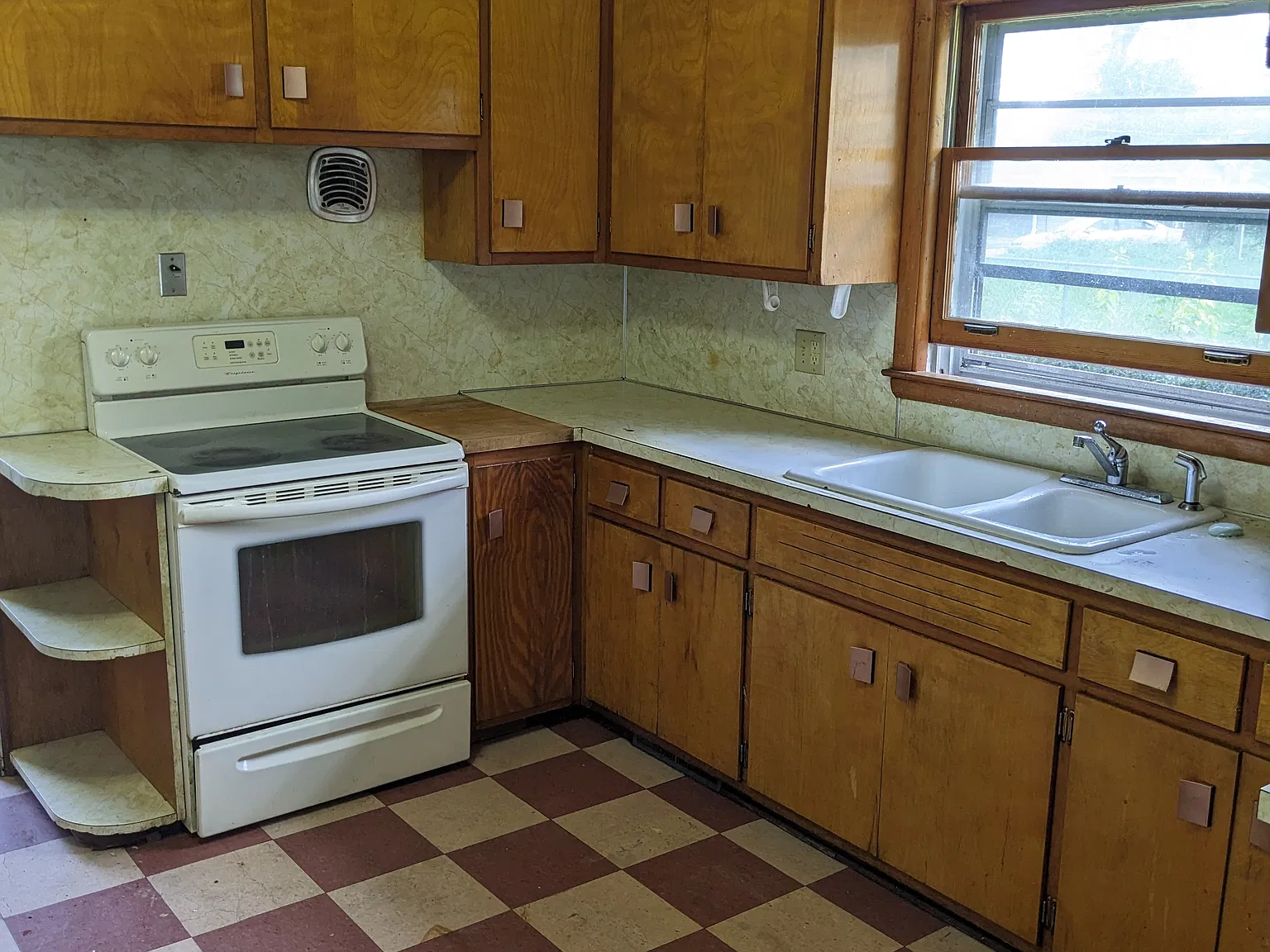 3 bed, 1324 sqft, $1,200 — Photo 2