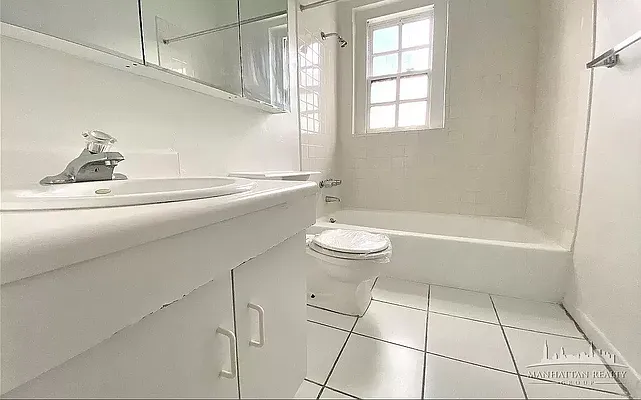 Rented by Manhattan Realty Group | media 9