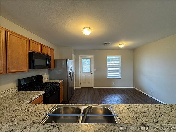 5th image of 1505 S 31st St