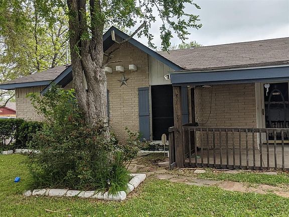 3rd image of 302 Wildflower Dr