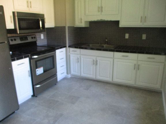 3rd image of 153 Robinhood Dr