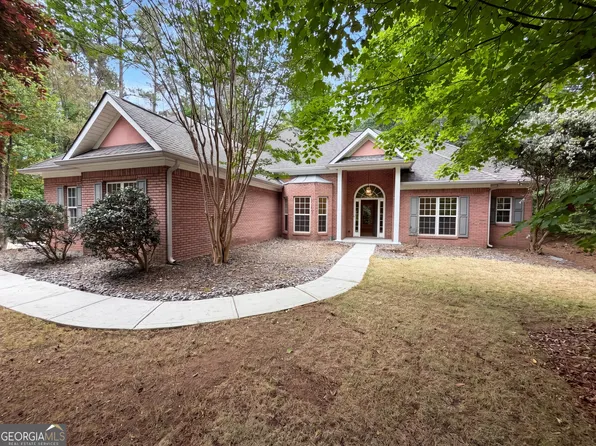 125 Farr Lake Dr, Tyrone, GA 30290