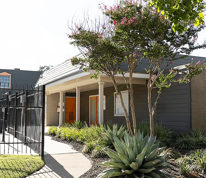 La Bella Apartments — Photo 14