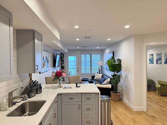 3rd image of 265 Webster St APT 2