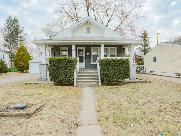 223 Renshaw Ave, Clawson, MI 48017
