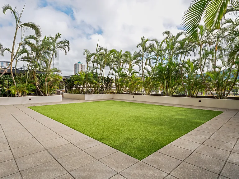 Kapiolani Blvd — Photo 6