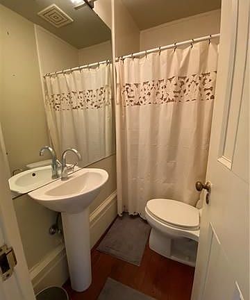5th image of 600 Julia St #3MAIN