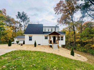 9062 Pheasant Ln, Dubuque, IA 52003