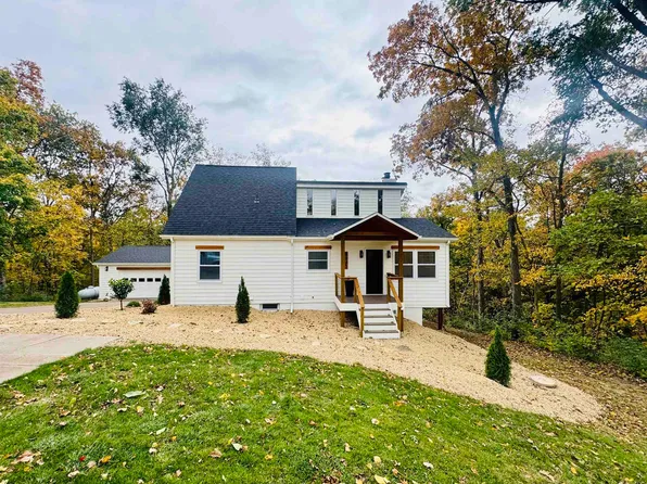 9062 Pheasant Ln, Dubuque, IA 52003