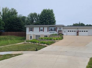 130 Sabrina Cir, Waterloo, IA 50703