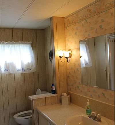 2nd image of 612 NE Garden View Way