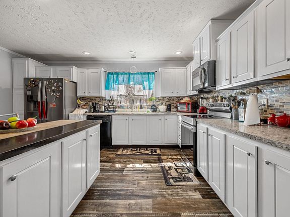 5th image of 444 Summerland Dr