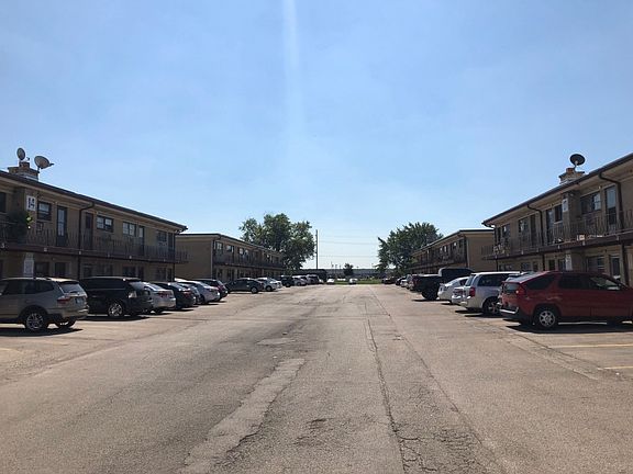 4th image of 16 King Arthur Ct APT 16