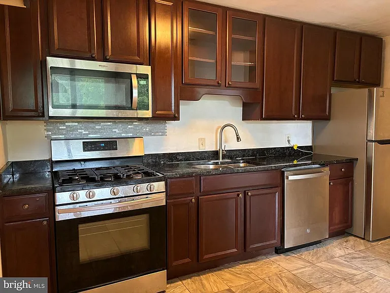 525 N Armistead St #302 — Photo 3