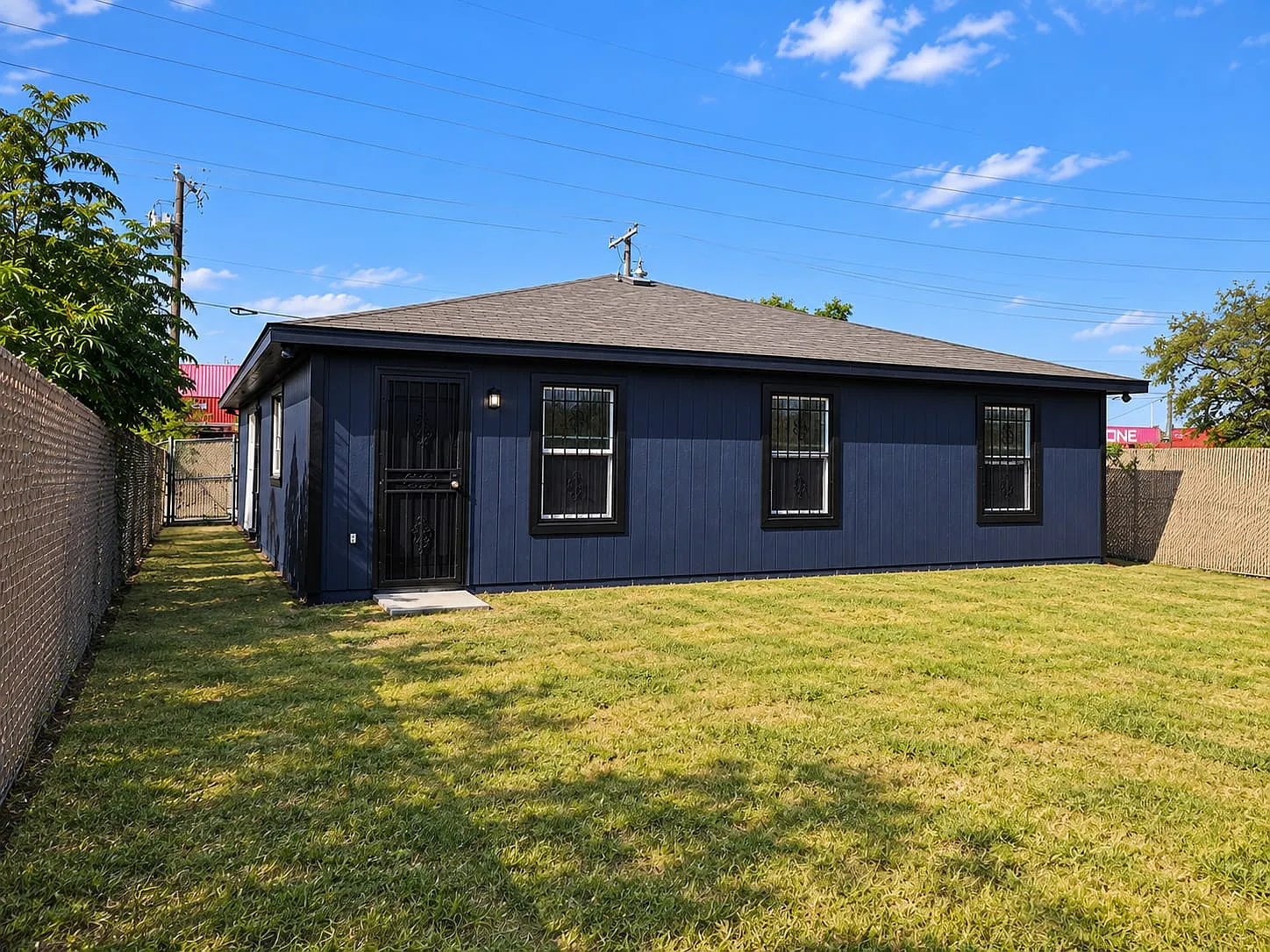 3 bed, 1390 sqft, $1,900 — Photo 2