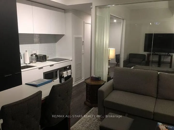 33 Helendale Ave #2302 — Photo 12