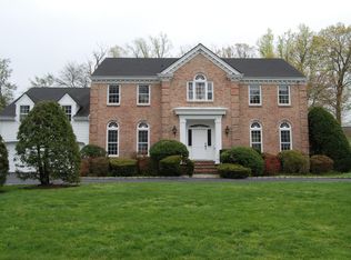 22 Cayuga Rd, Scarsdale, NY 10583