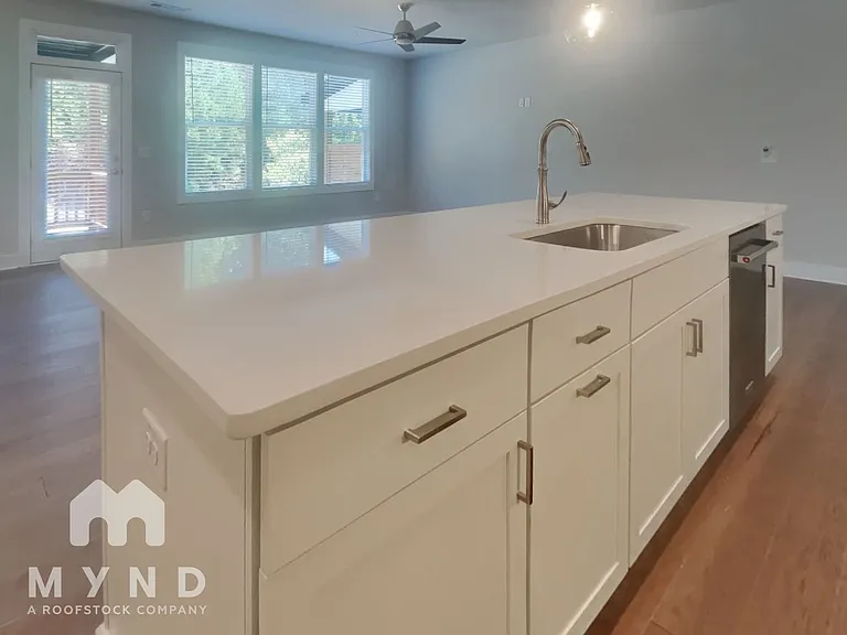 1273 Windmill Pkwy — Photo 8