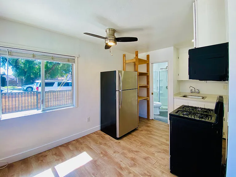 411 G St #A — Photo 9