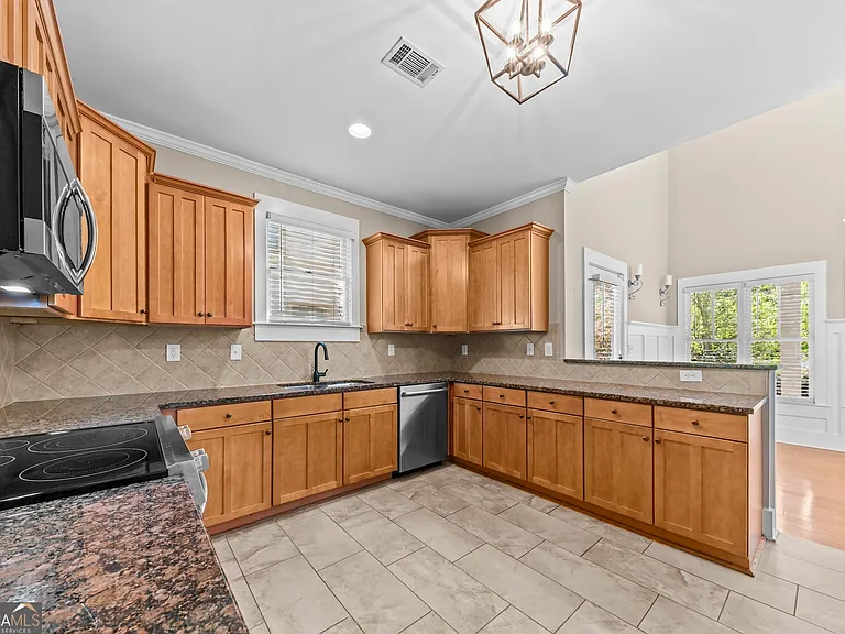 135 Idlewilde Dr — Photo 10