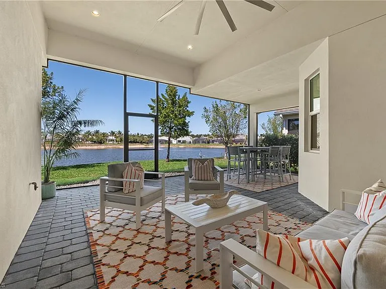 8897 Redonda Dr — Photo 17