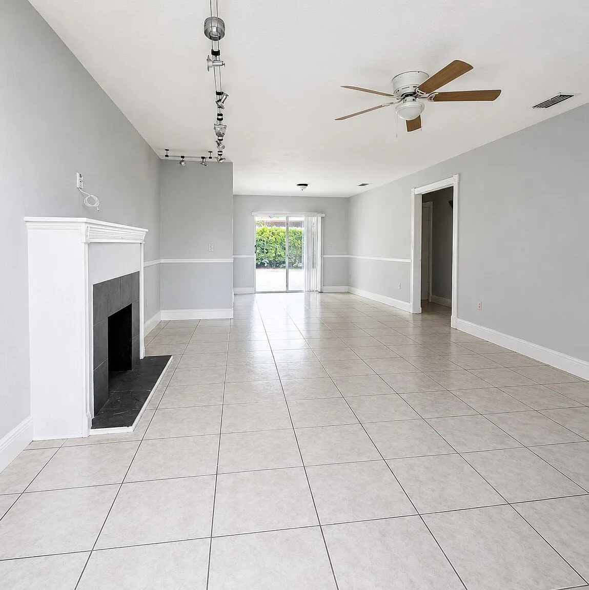 3 bed, 2.0 bath, 1378 sqft, $3,500 — Photo 2
