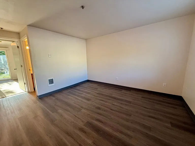 Westwood Park Apartments — Photo 7
